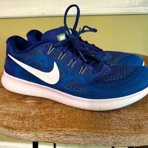 Nike men’s free run Running shoes. Size 10.5 like new condition!